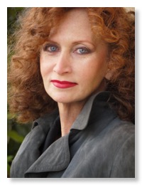 portrait de Valérie Bonnier sur le balcon